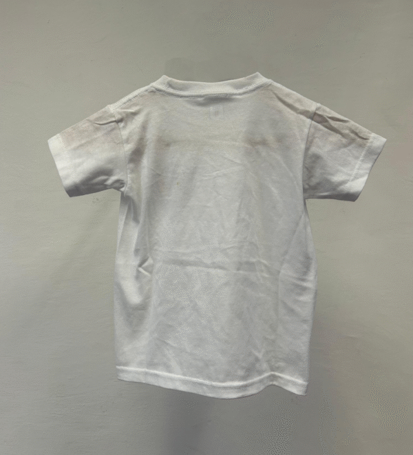 Remera Blanca Escudo Bordado Niño - Imagen 2